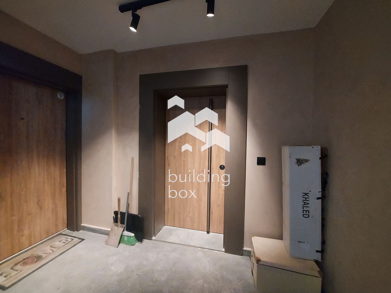 Продава четиристаен апартамент - 0