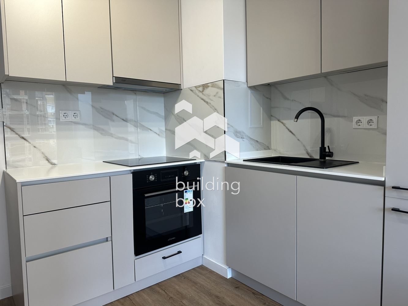 Чисто нов едностаен апартамент, Широк център - 0