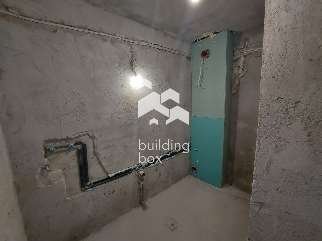 Продава четиристаен апартамент - 0