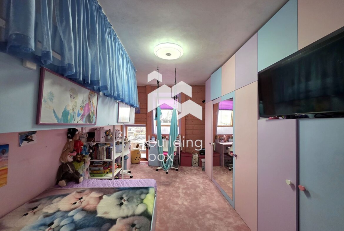 Елегантен тристаен апартамент с панорамна гледка - кв. Бояна - 0