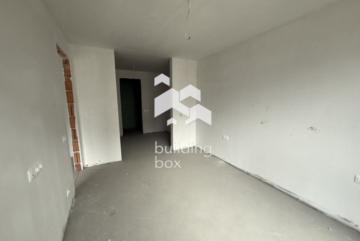 Четиристаен апартамент в ж.к. Кръстова Вада - 0