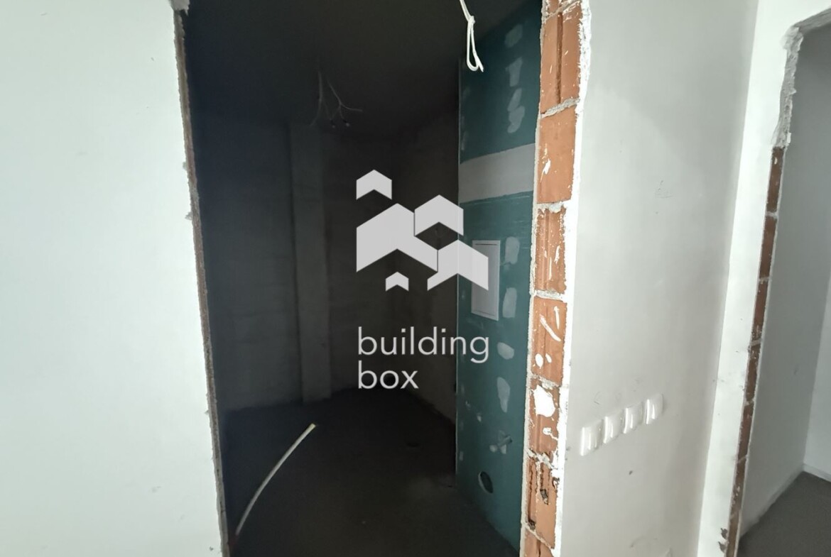 Четиристаен апартамент в ж.к. Кръстова Вада - 0