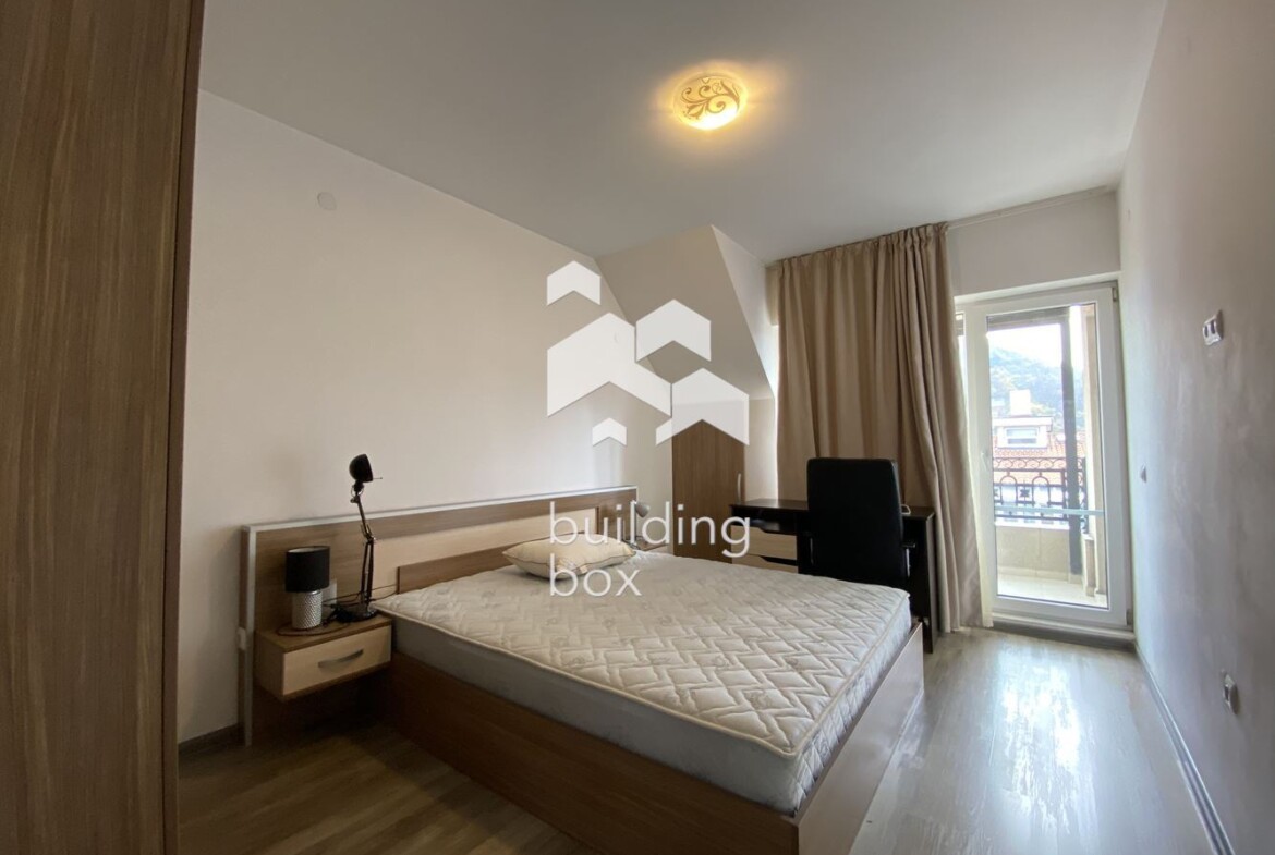 Тристаен обазаведен под наем срещу МУ Пловдив. - 0