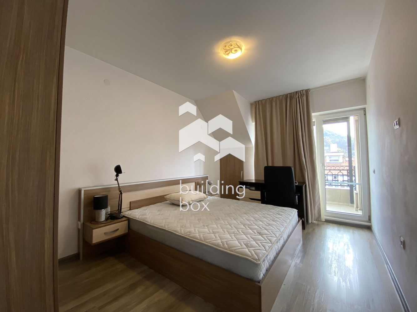 Тристаен обазаведен под наем срещу МУ Пловдив. - 0