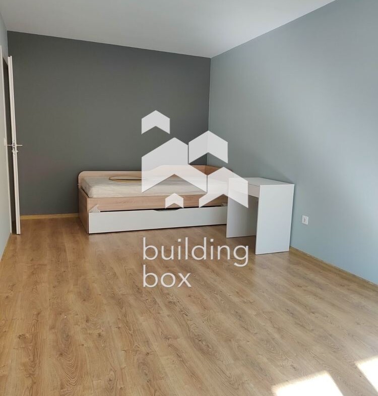 Тристаен апартамент в кв. Кръстова вада - 0