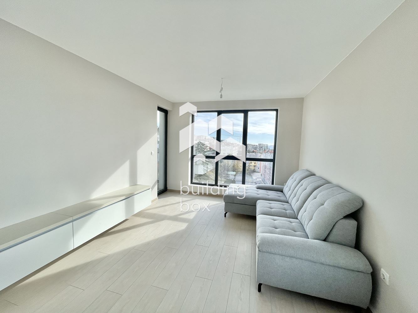 НОВ напълно обзаведен двустаен апартамент в кв. Бриз - 0