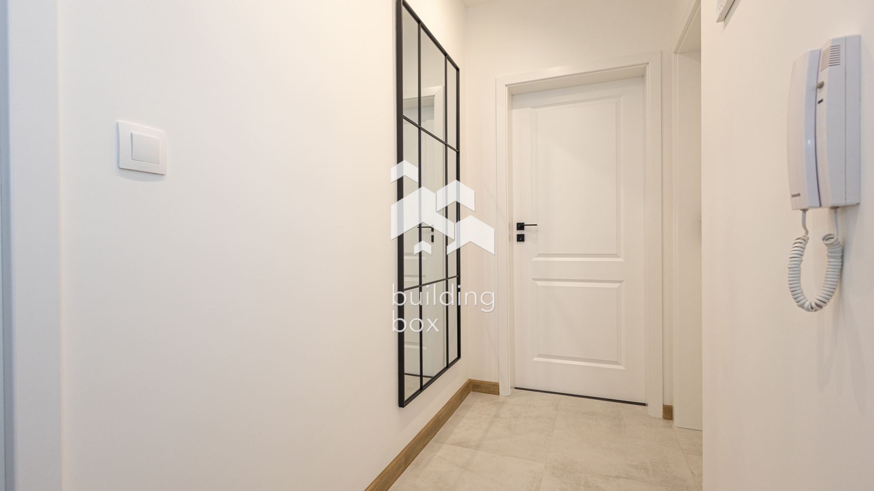 Луксозно обзаведен тристаен апартамент - Център - 0