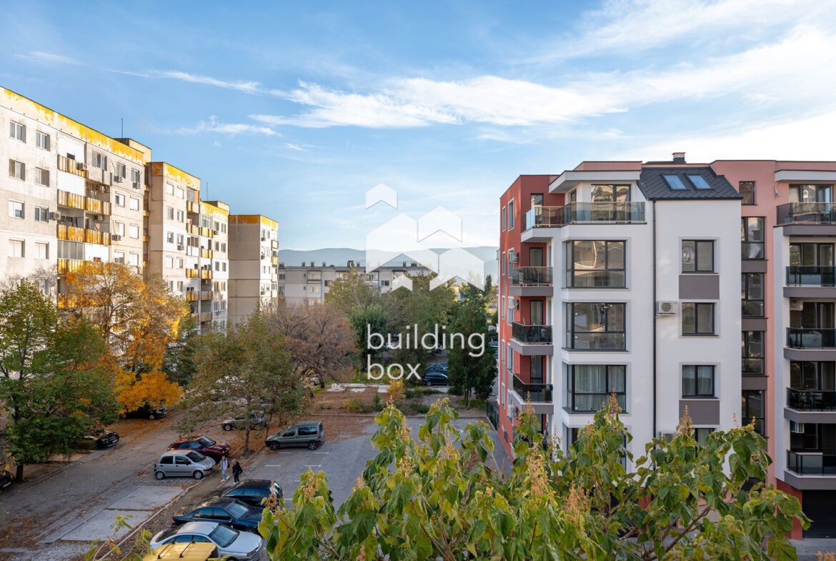 Тристаен апартамент в кв. К.Париж. - 0