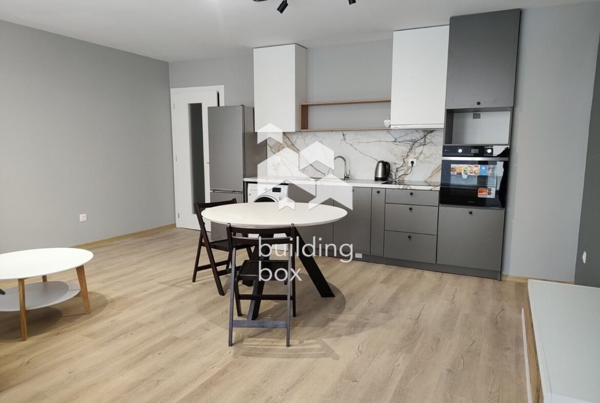 Четиристаен апартамент в кв. Кръстова вада - 0