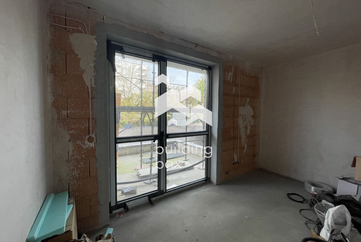 Тристаен апартамент в бутикова сграда пред Акт 15 - 0