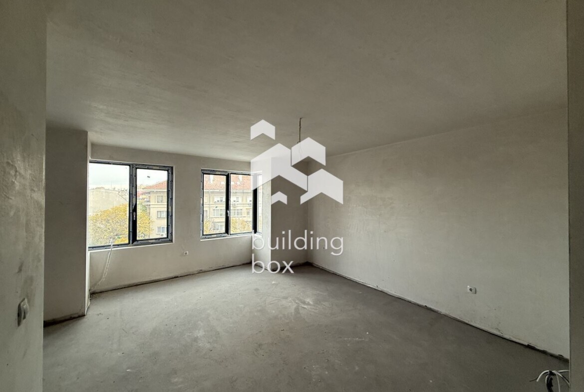 Тристаен апартамент с АКТ 16 в центъра на гр. Пловдив - 0