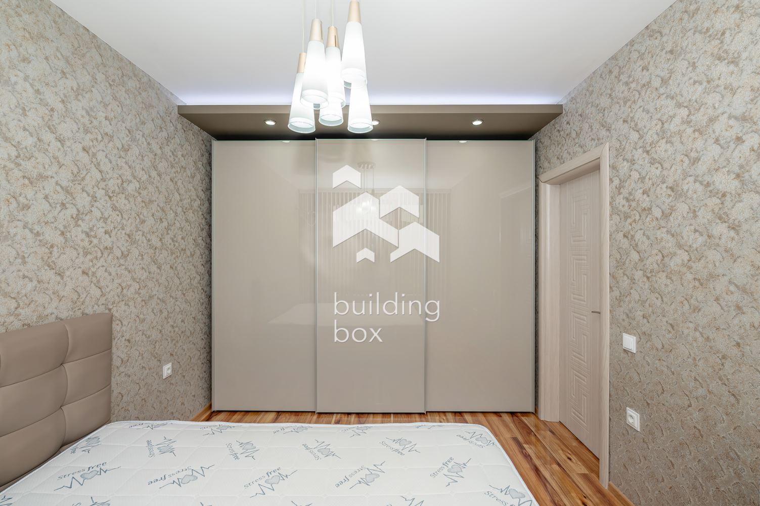 Луксозно обзаведен двустаен апартамент в комплекс "Южен парк" - 0