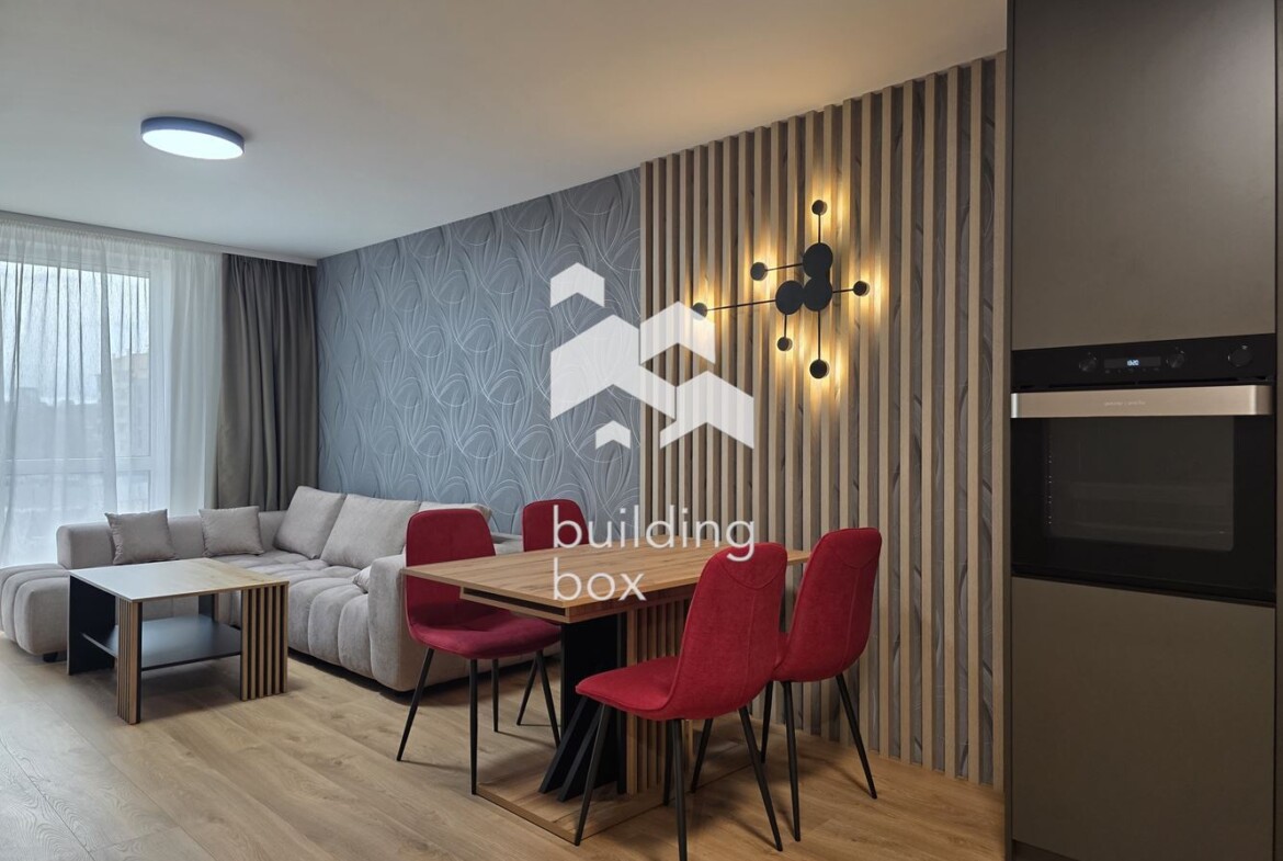 Чисто нов, поръчково обзаведен тристаен апартамент - 0