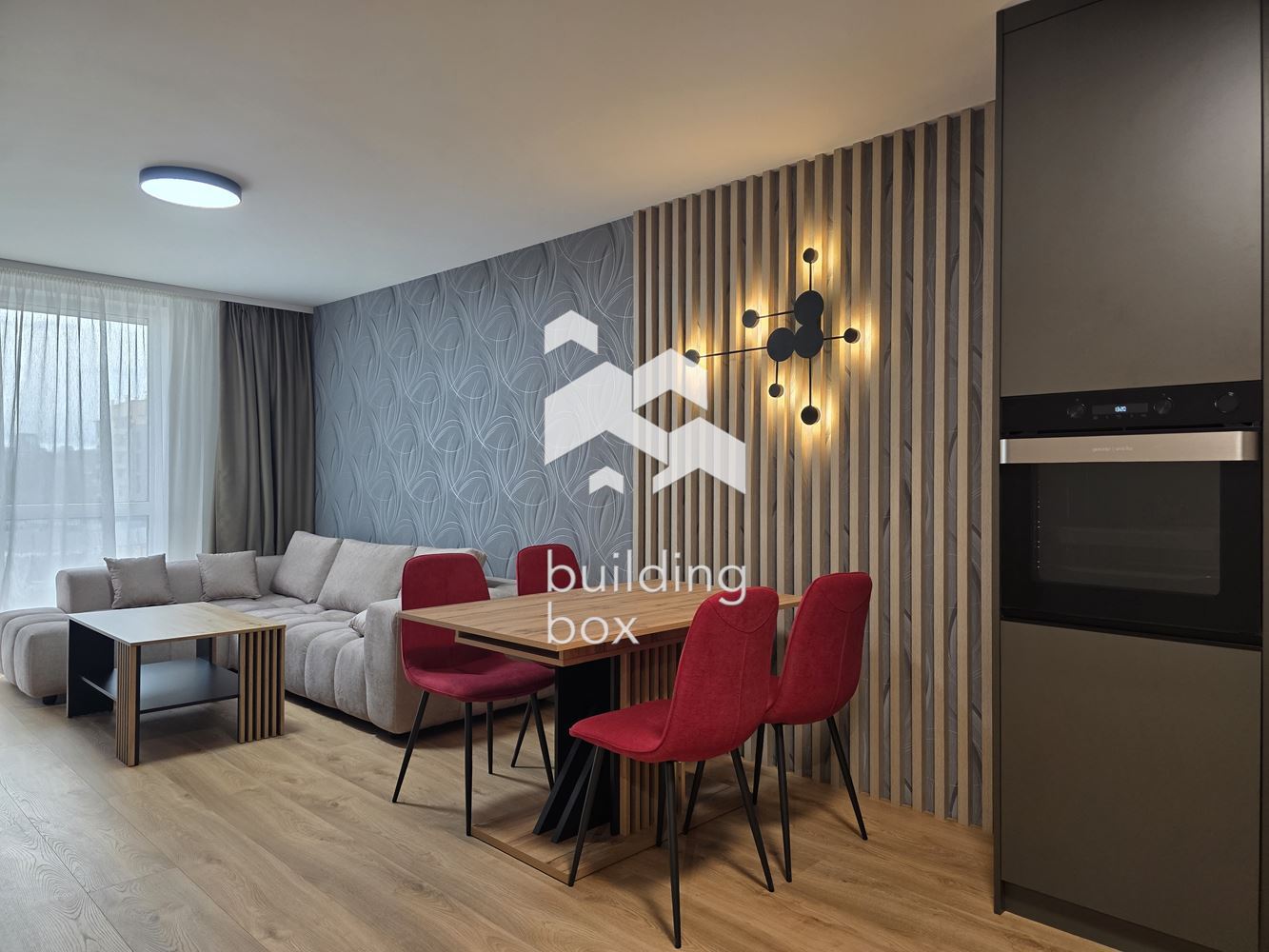 Чисто нов, поръчково обзаведен тристаен апартамент - 0