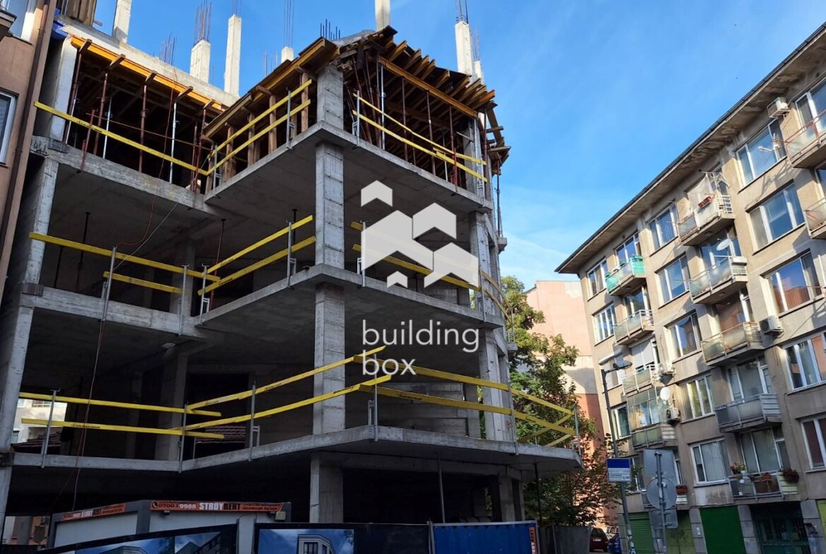 Тристаен апартамент в Център - 0