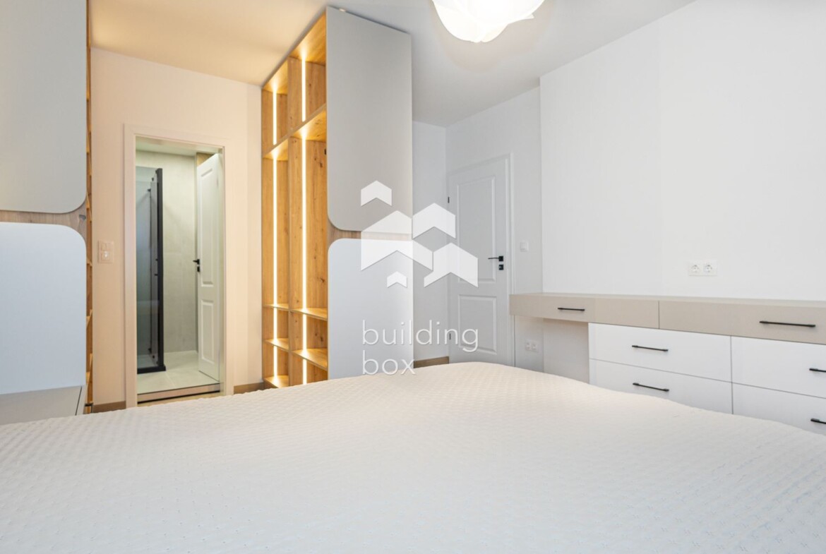 Луксозно обзаведен тристаен апартамент - Център - 0