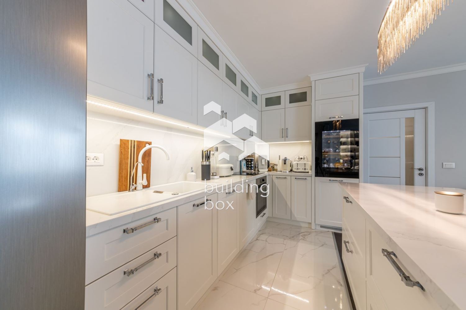 Лукс, простор и море – апартамент в бутикова сграда до к.к. Св. Св. Константин и Елена - 0