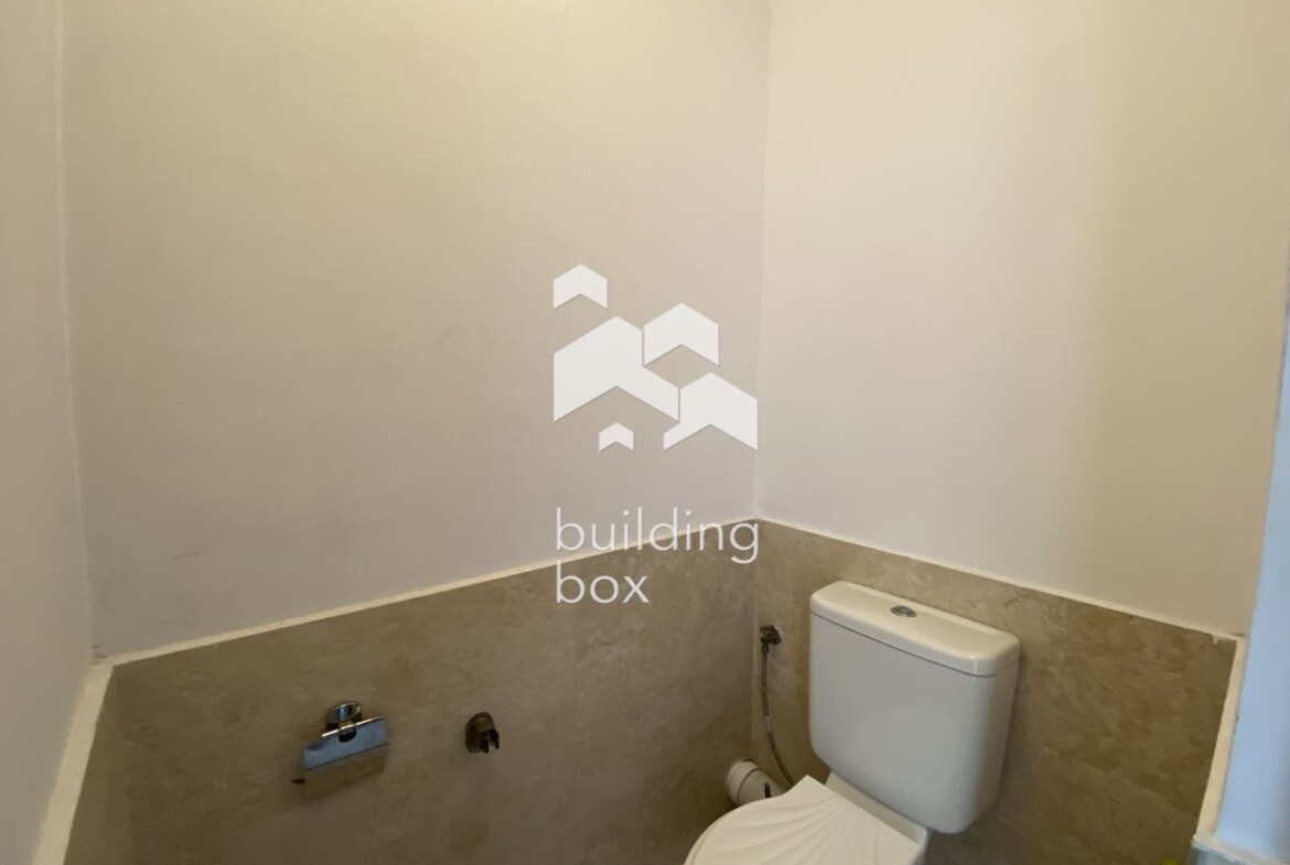 Тристаен обазаведен под наем срещу МУ Пловдив. - 0