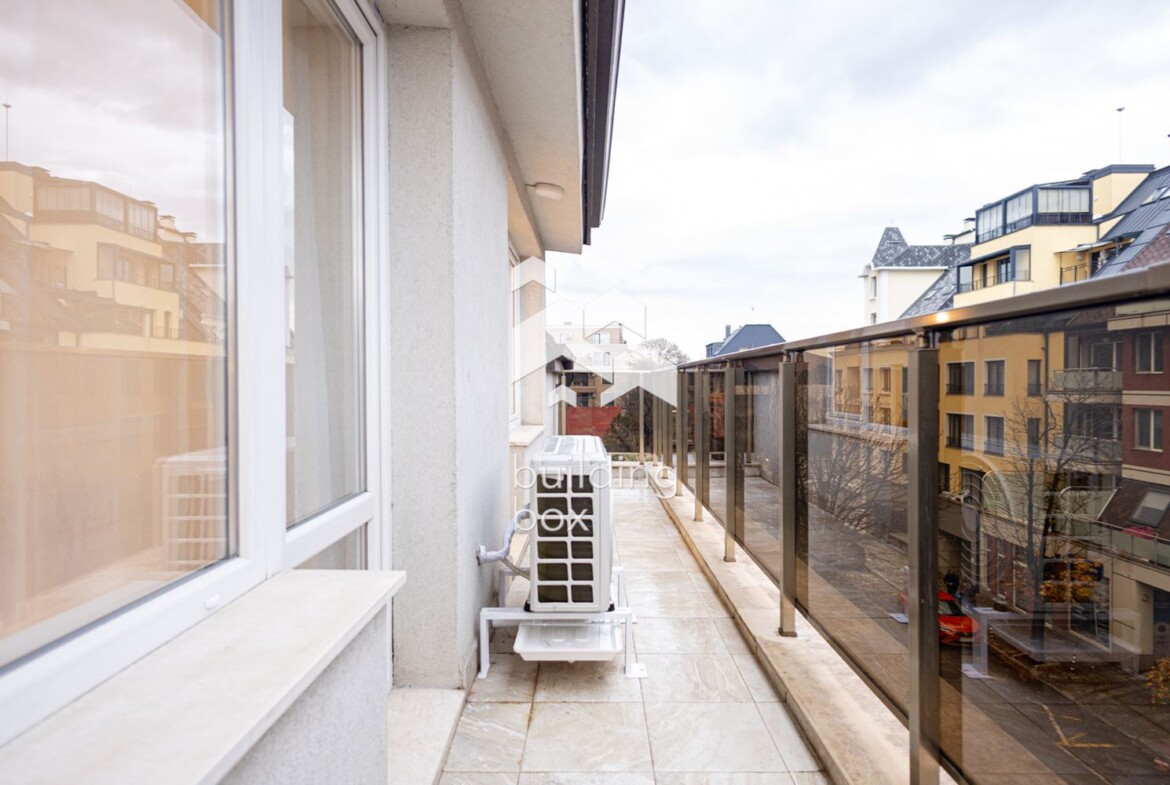 Луксозно обзаведен тристаен апартамент - Център - 0