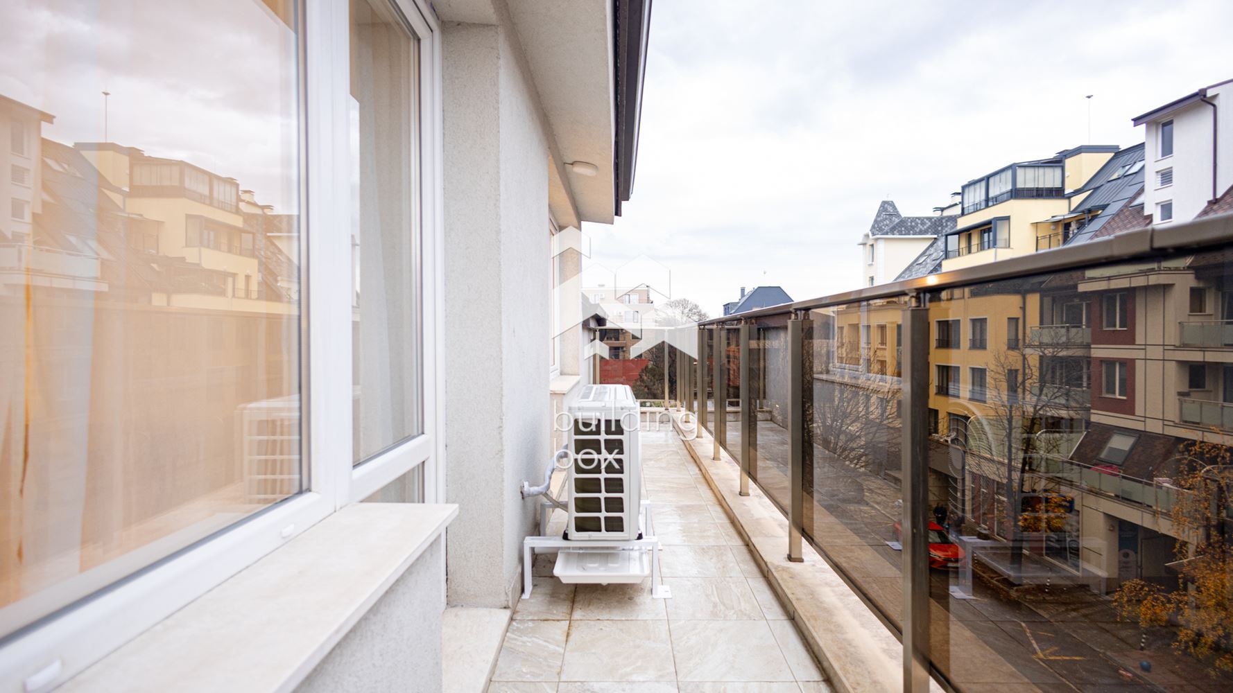 Луксозно обзаведен тристаен апартамент - Център - 0