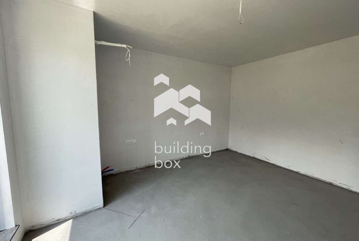 Четиристаен апартамент в ж.к. Кръстова Вада - 0