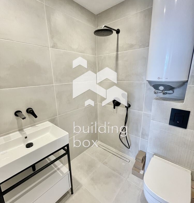 НОВ напълно обзаведен двустаен апартамент в кв. Бриз - 0