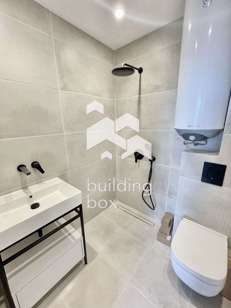 НОВ напълно обзаведен двустаен апартамент в кв. Бриз - 0