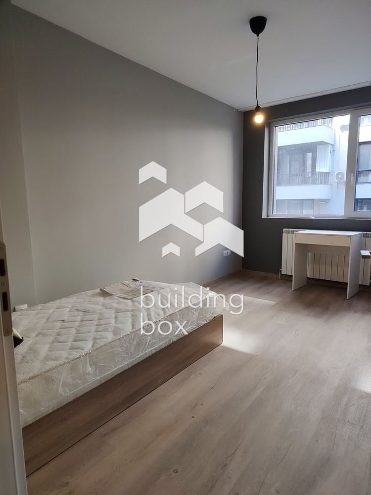 Четиристаен апартамент в кв. Кръстова вада - 0