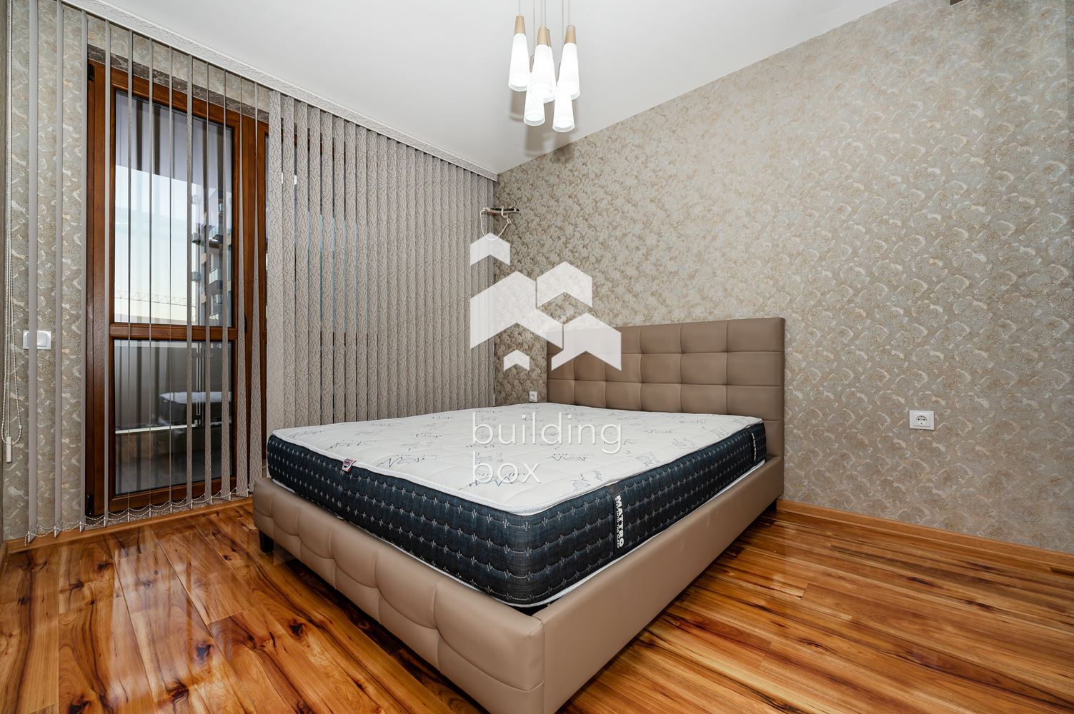 Луксозно обзаведен двустаен апартамент в комплекс "Южен парк" - 0