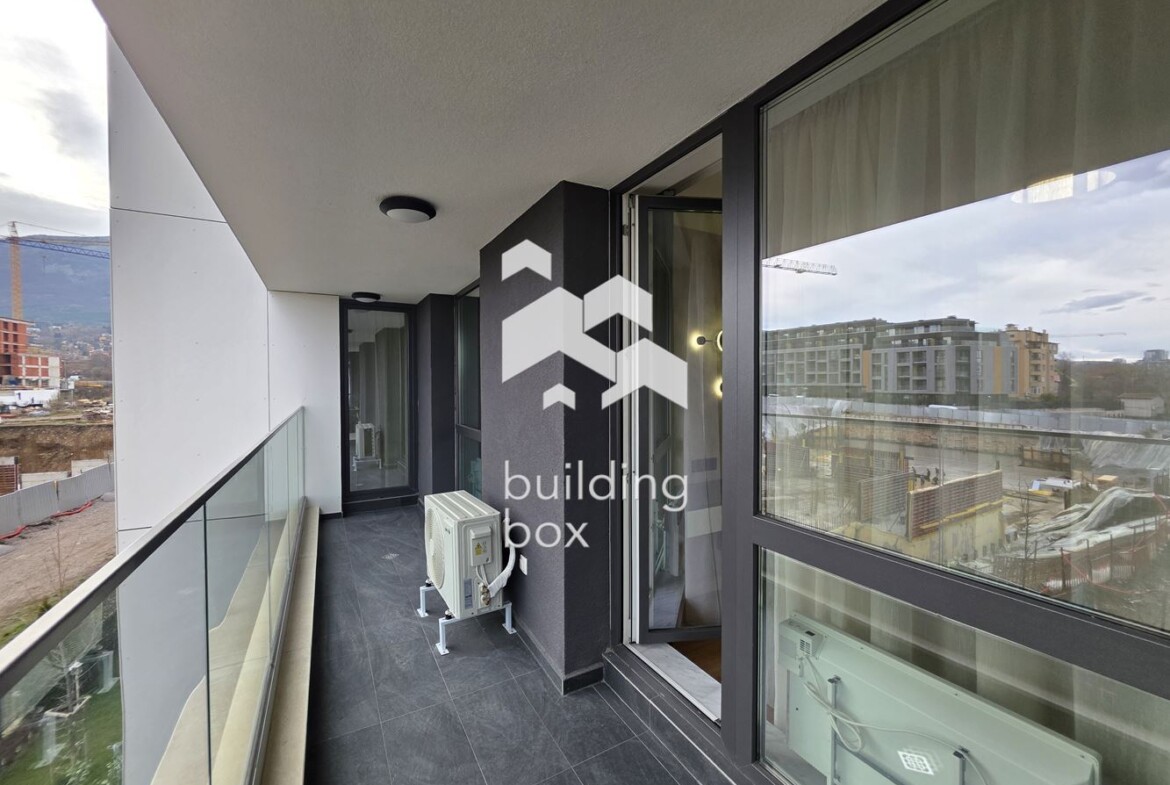 Чисто нов, поръчково обзаведен тристаен апартамент - 0