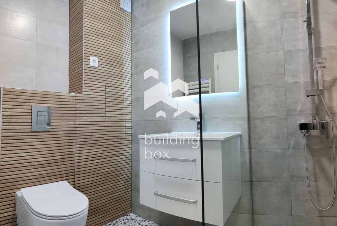 Четиристаен апартамент в кв. Кръстова вада - 0