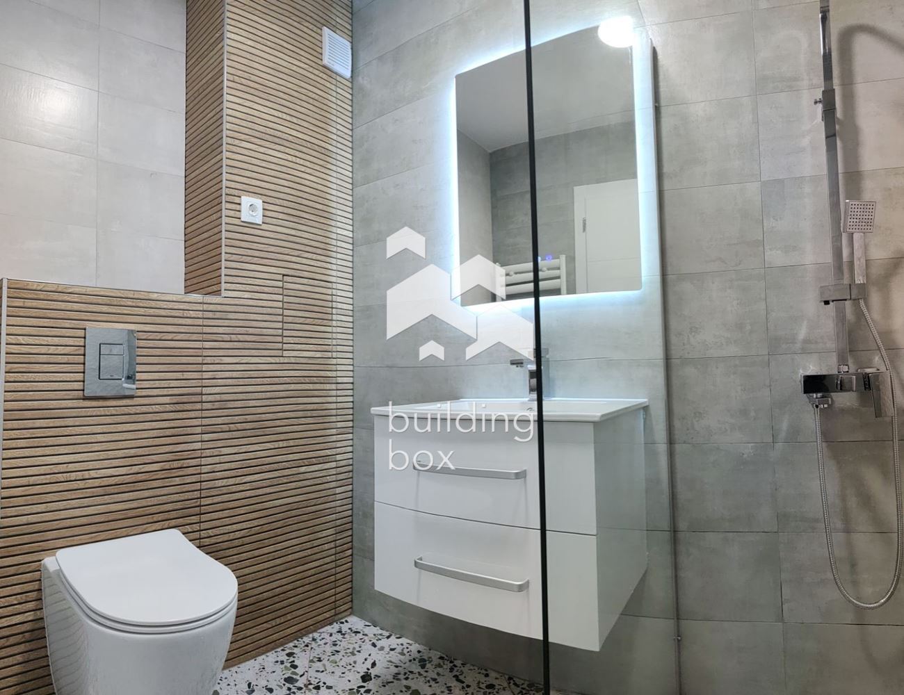 Четиристаен апартамент в кв. Кръстова вада - 0