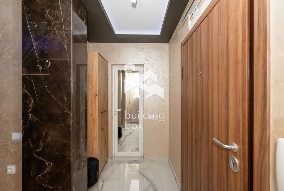 Луксозно обзаведен двустаен апартамент в комплекс "Южен парк" - 0