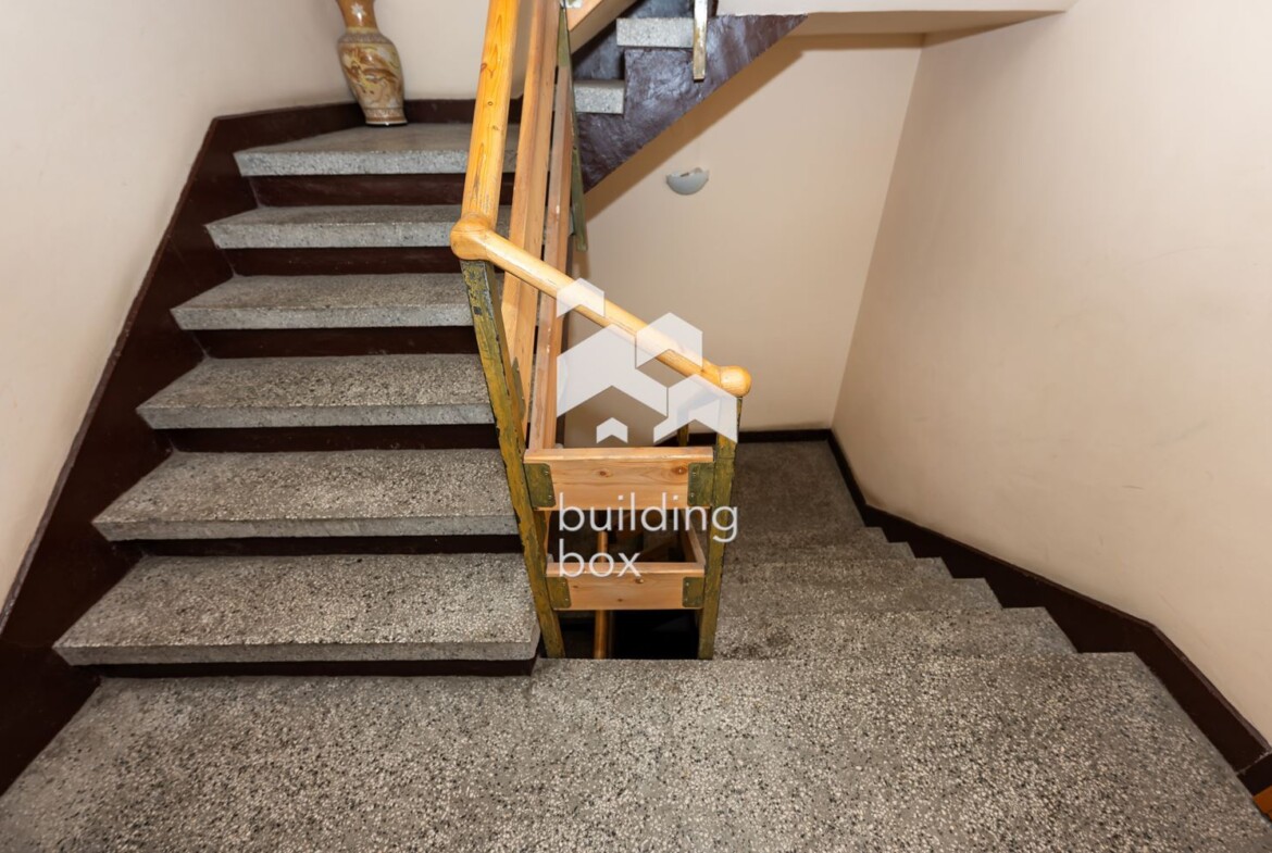 Тристаен обзаведен апартамент до КАПАНА - 0