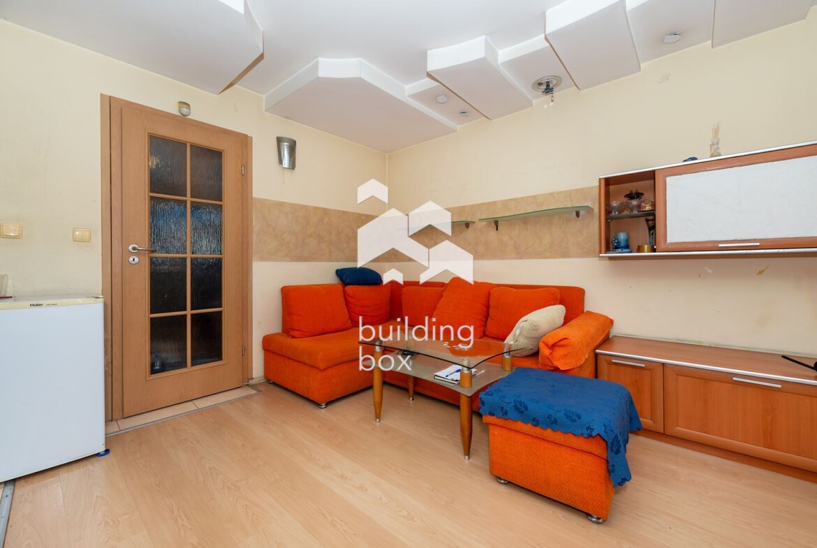 Тристаен обзаведен апартамент до КАПАНА - 0