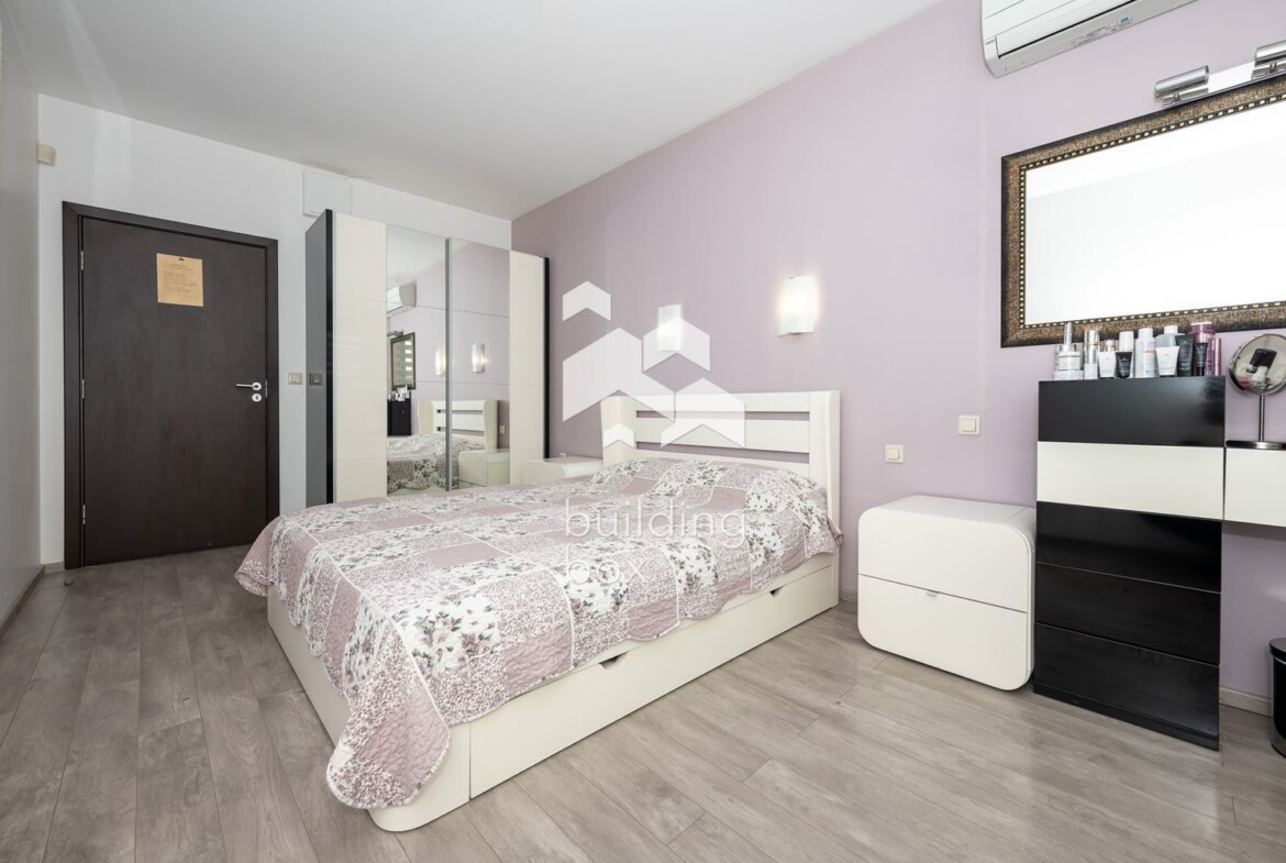 Тристаен обзаведен апартамент на ул. "Рая" - 0