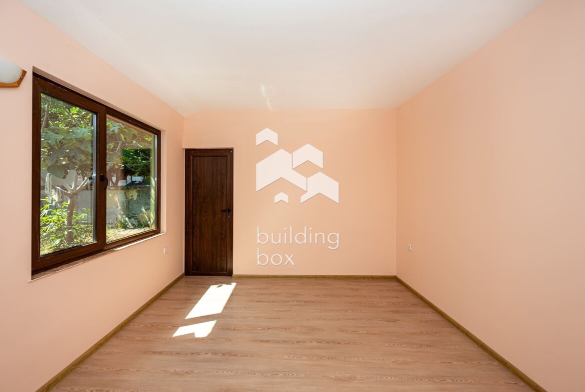 Етаж от къща с допълнителна постройка - гр. Асеновград - 0