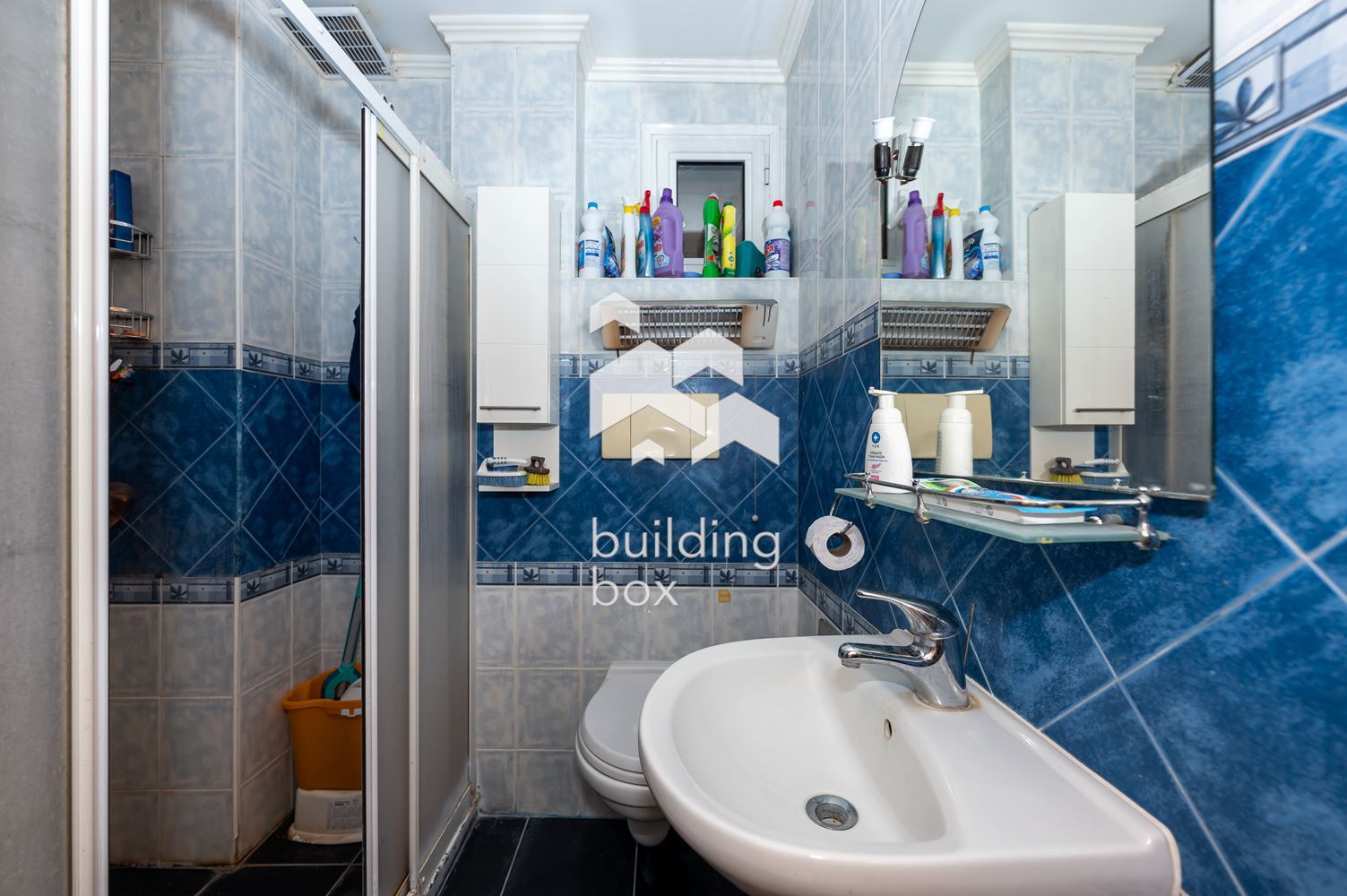 Тристаен обзаведен апартамент до КАПАНА - 0