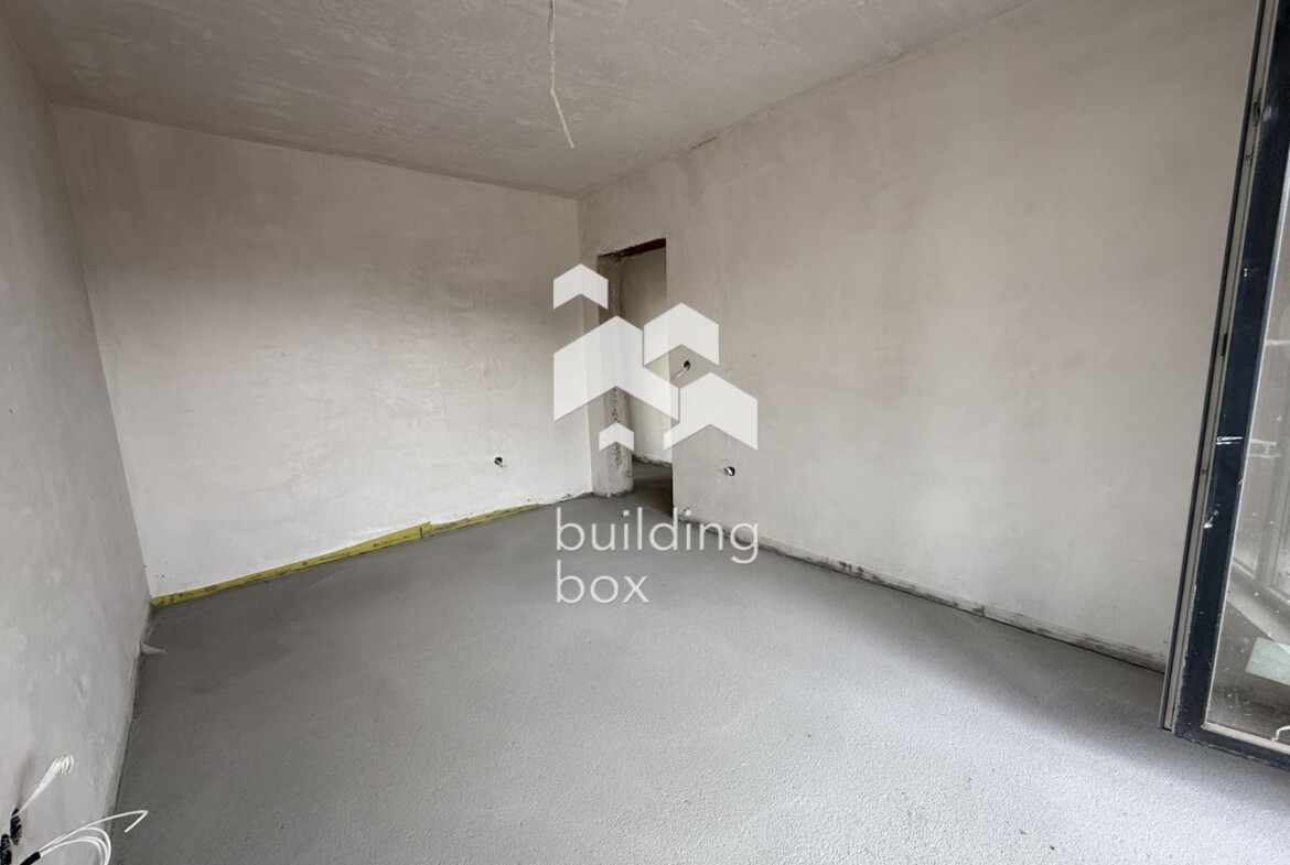 Тристаен апартамент - кв. Остромила - 0