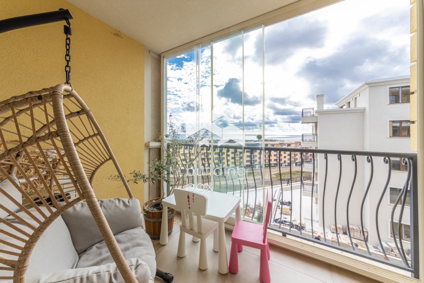 Лукс, простор и море – апартамент в бутикова сграда до к.к. Св. Св. Константин и Елена - 0