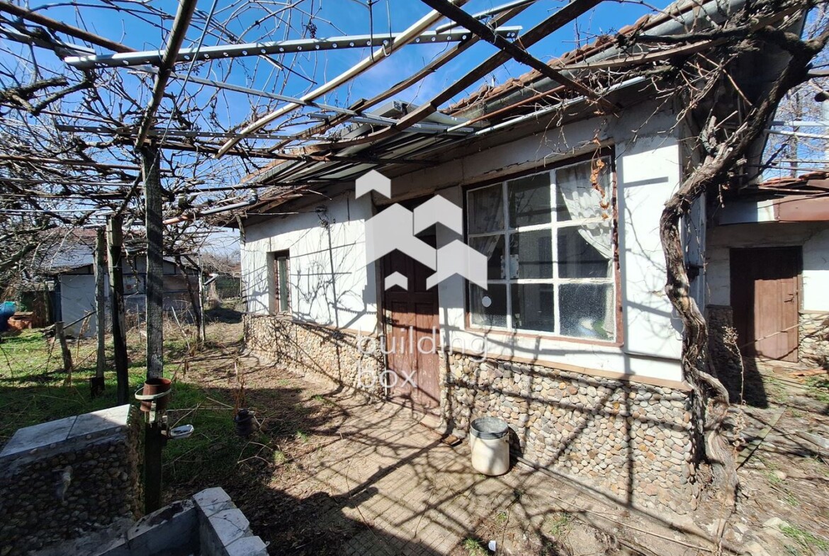 Къща за ремонт - кв. Абдовица - 0