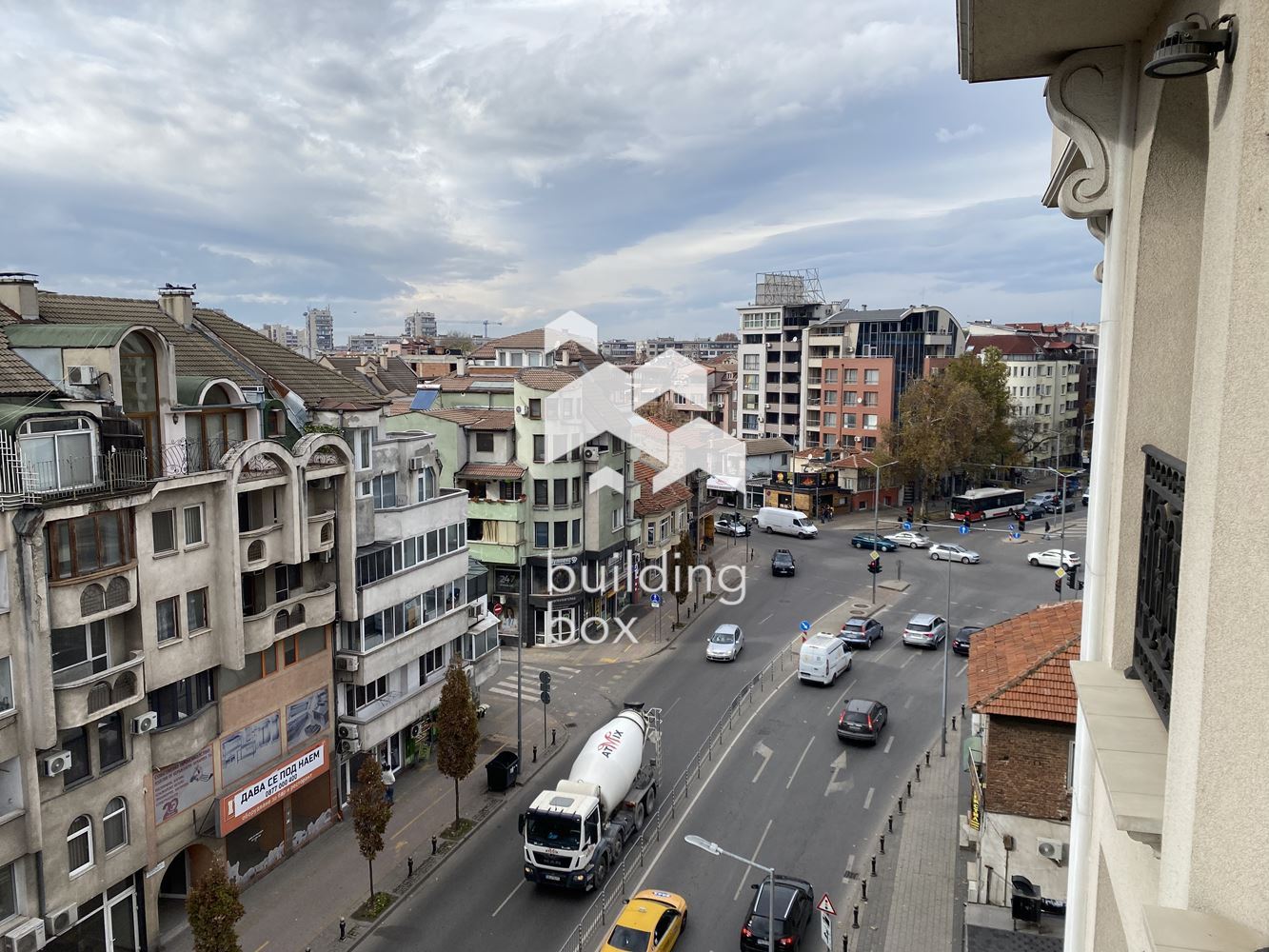 Тристаен обазаведен под наем срещу МУ Пловдив. - 0