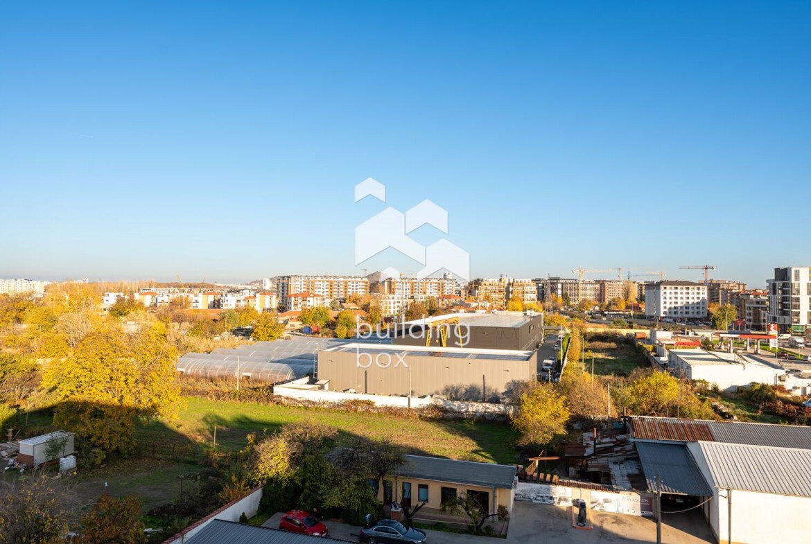 Четиристаен мансарден апартамент в кв. "Христо Смирненски" - 0