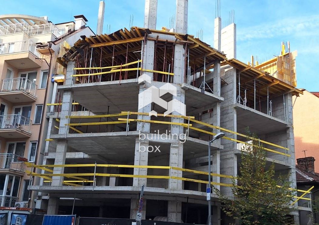 Четиристаен апартамент в Център - 0