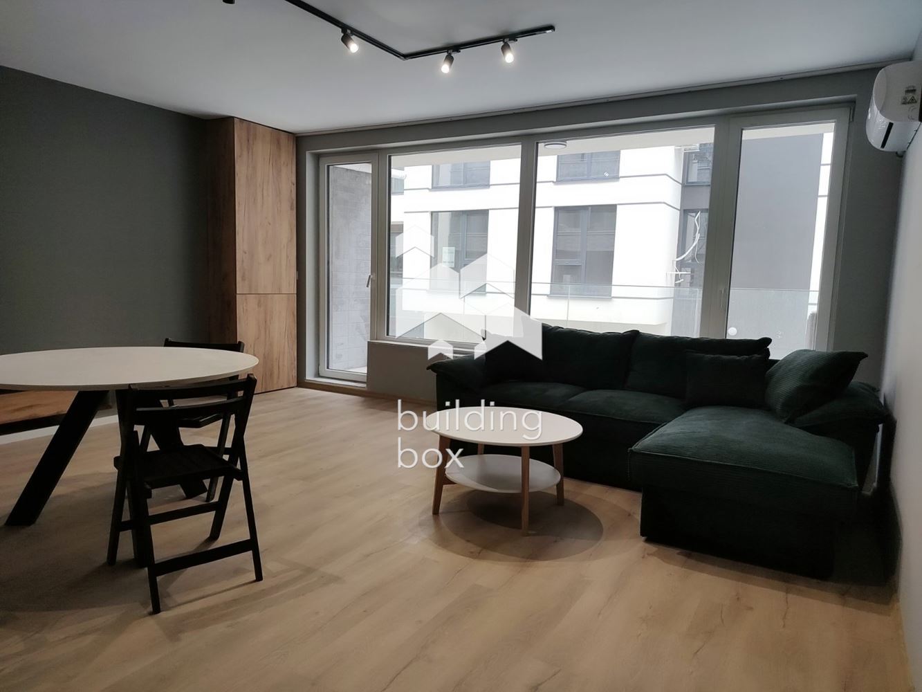 Четиристаен апартамент в кв. Кръстова вада - 0