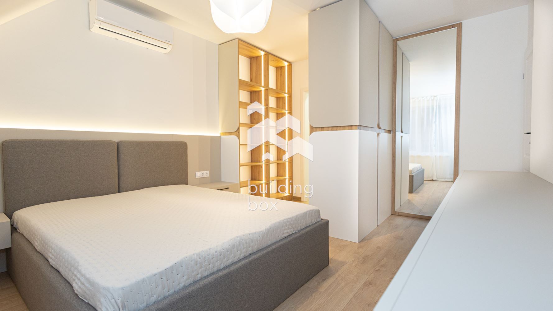 Луксозно обзаведен тристаен апартамент - Център - 0