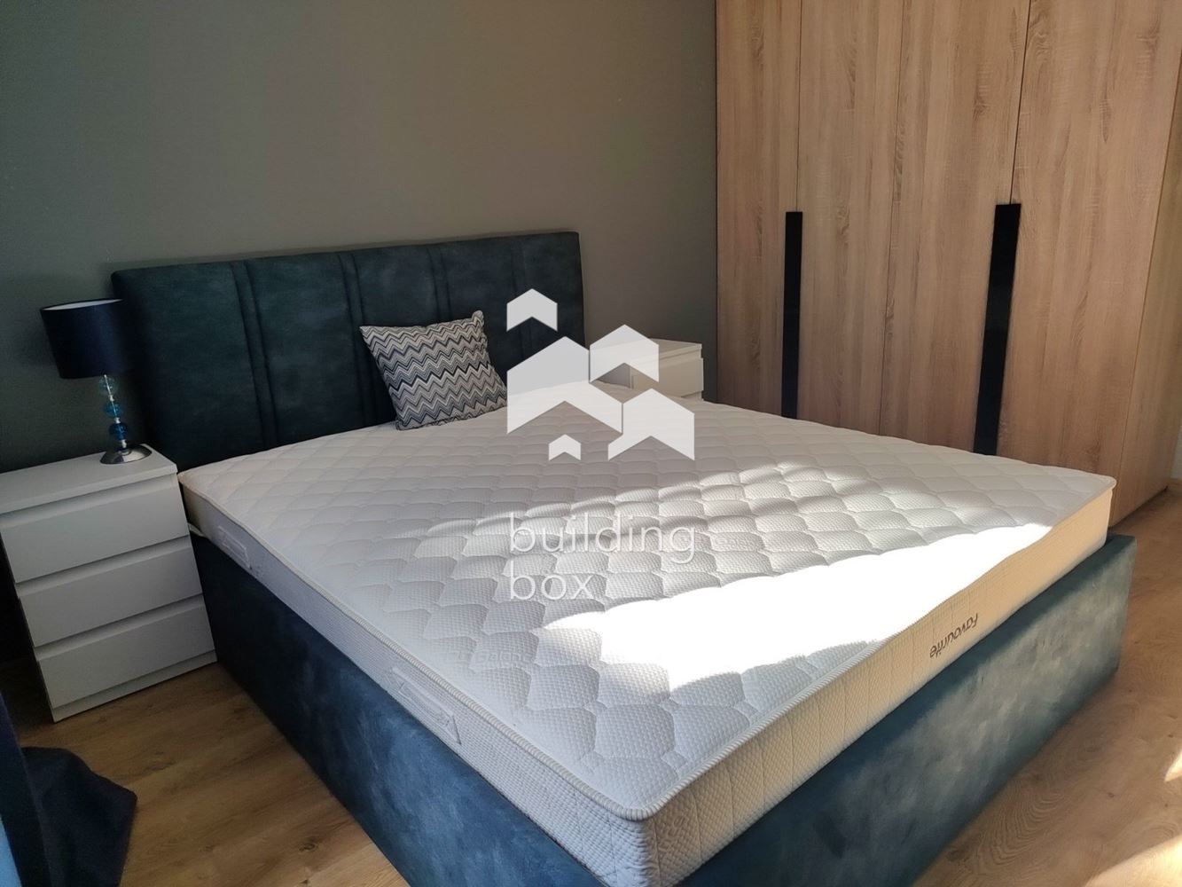 Тристаен апартамент в кв. Кръстова вада - 0