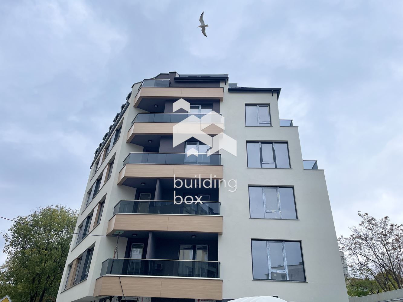 ДО КЛЮЧ! Многостаен мансарден апартамент в новострояща се сграда в кв. Левски