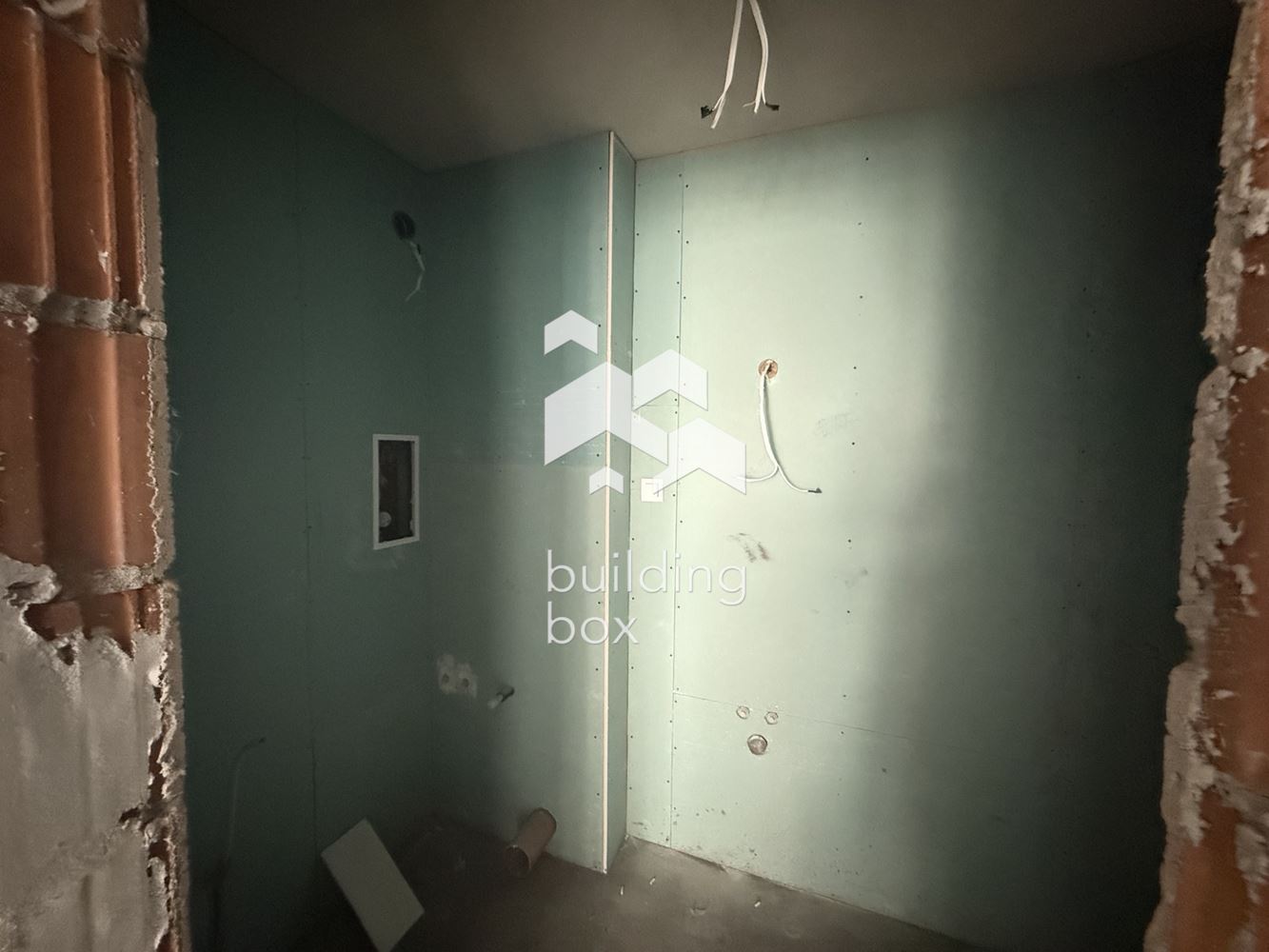 Четиристаен апартамент в ж.к. Кръстова Вада - 0