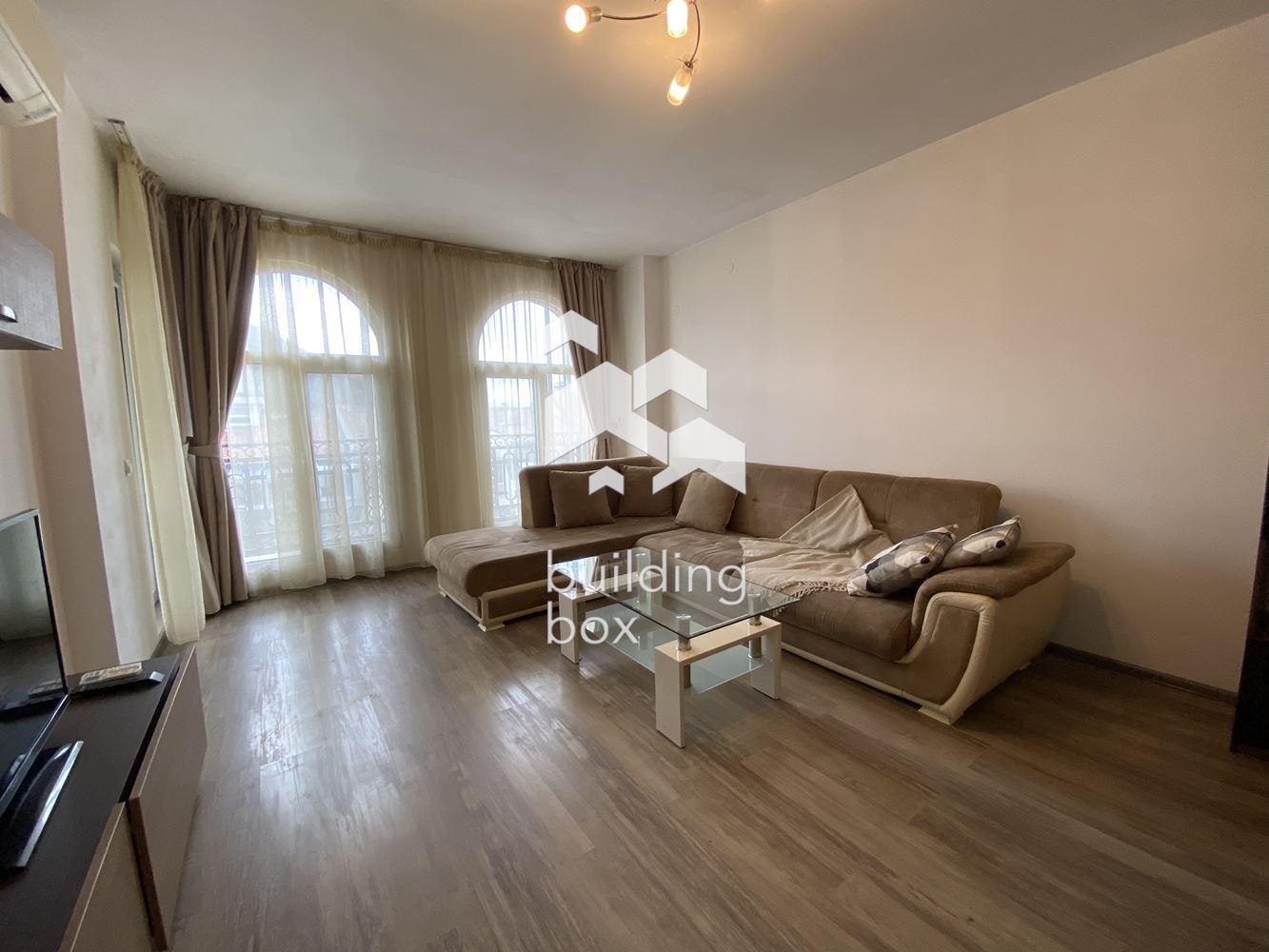 Тристаен обазаведен под наем срещу МУ Пловдив. - 0